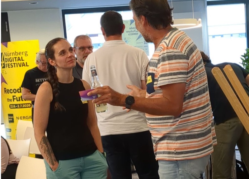 Systaro-CTO Antonia Engfors beim Netzwerken auf dem Nürnberg Digital Festival